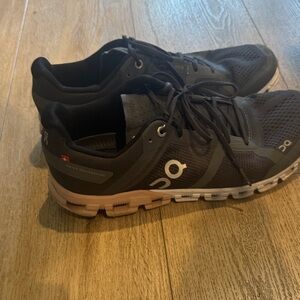 On Running women gray/pink Running Shoes